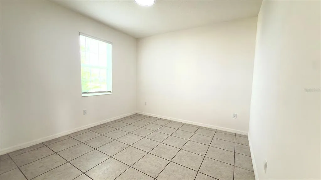4 bed, 3.0 bath, 2457 sqft, $2,500 — Photo 3