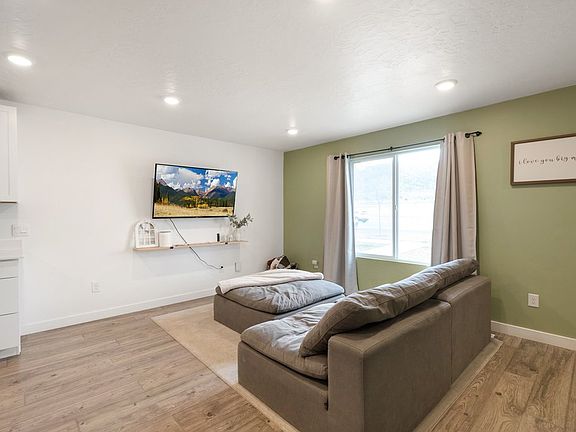 4th image of 1208 W Summit Ridge Pkwy