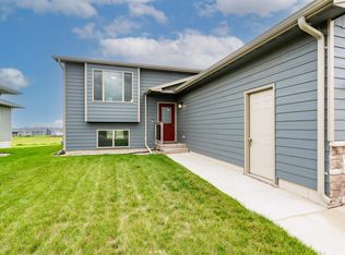 7205 E 49th St, Sioux Falls, SD 57110