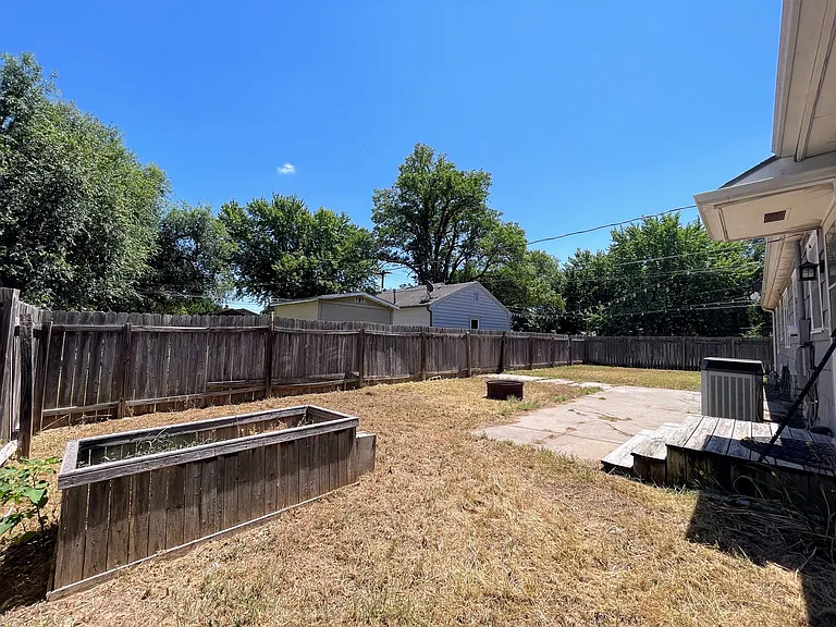302 N Reno Ave — Photo 19