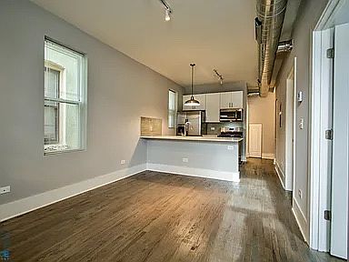 2nd image of 2030 W 21st St #Bf