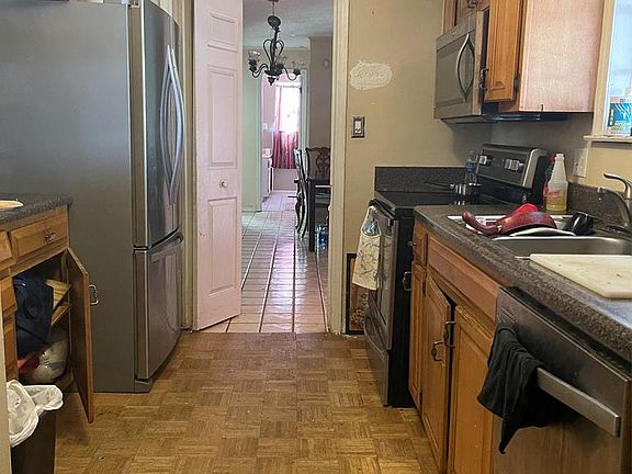 4th image of 1063 Country Way