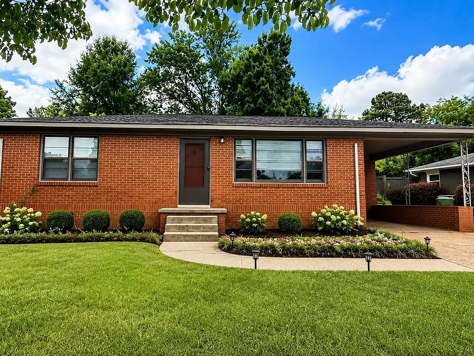 1908 Stevens Dr NE