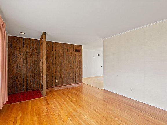 3rd image of 2947 Annunciation Dr
