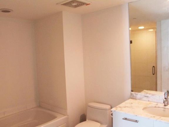 3rd image of 500 Brickell Ave #2404