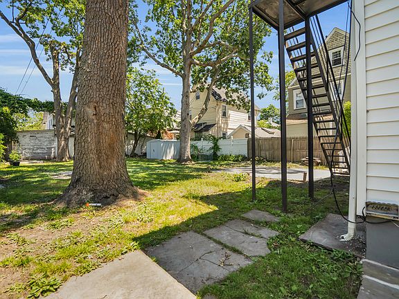 3rd image of 703 6th Ave APT 3