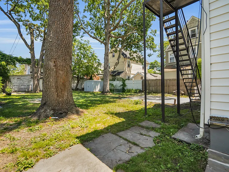 703 6th Ave #3 — Photo 3