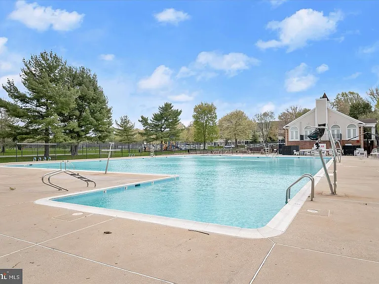 2505 McVeary Ct #11D — Photo 30