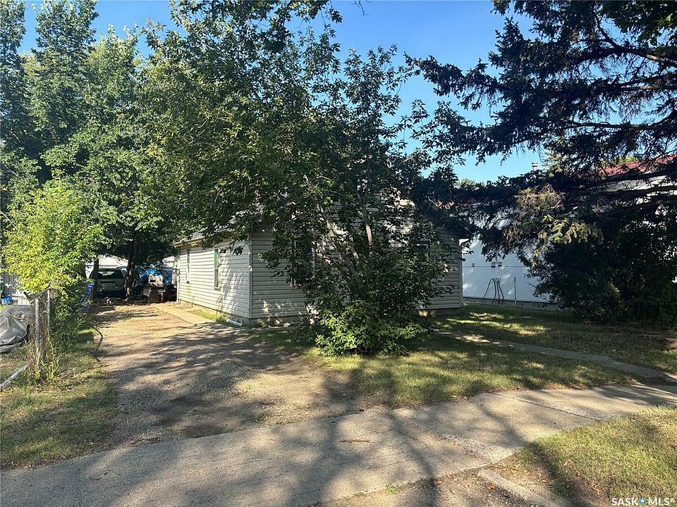 2nd image of 1515 F Ave N