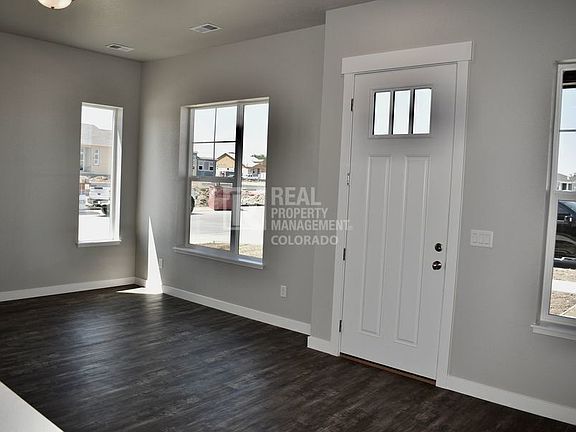 4th image of 4104 S Park Dr