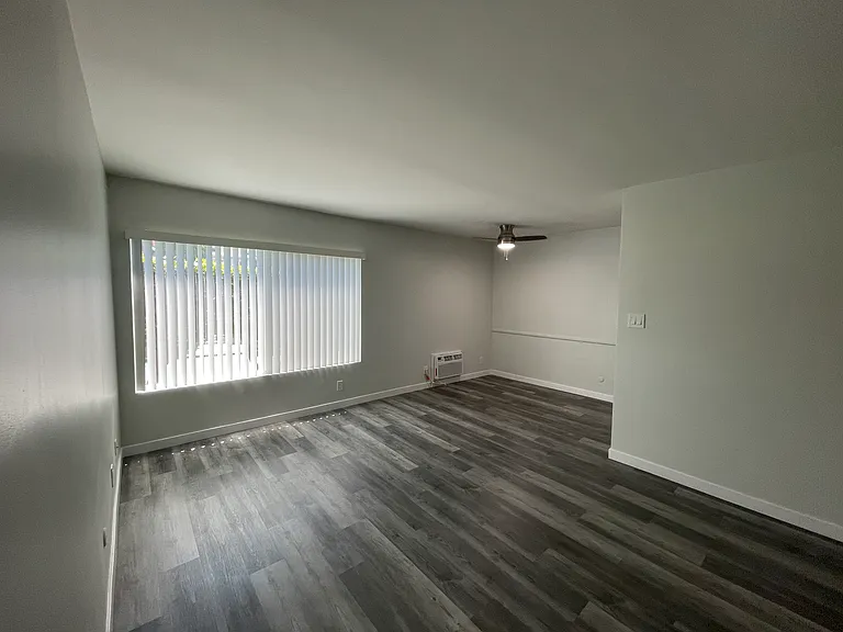 La Vannessa Apartments — Photo 9