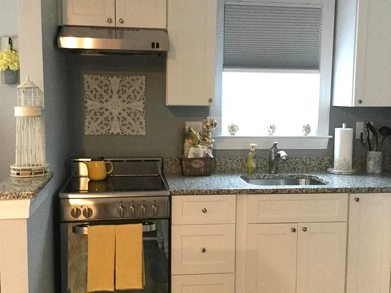 9103 Amherst Ave — Photo 2