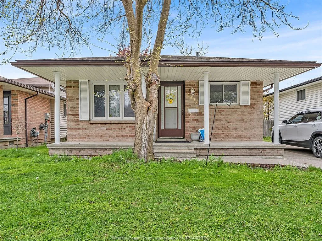 Building Photo - 1493 Azalia Cres
