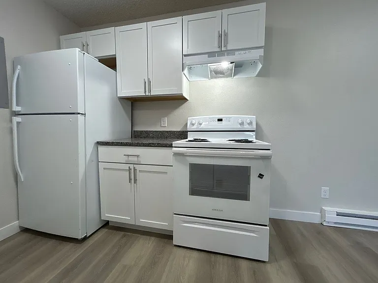906 E E St — Photo 23
