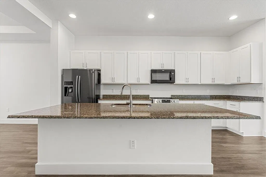 3 bed, 2.5 bath, 1680 sqft, $2,675 — Photo 2