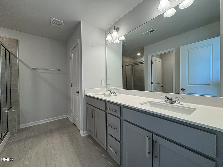 104 Jade Creek Dr — Photo 22