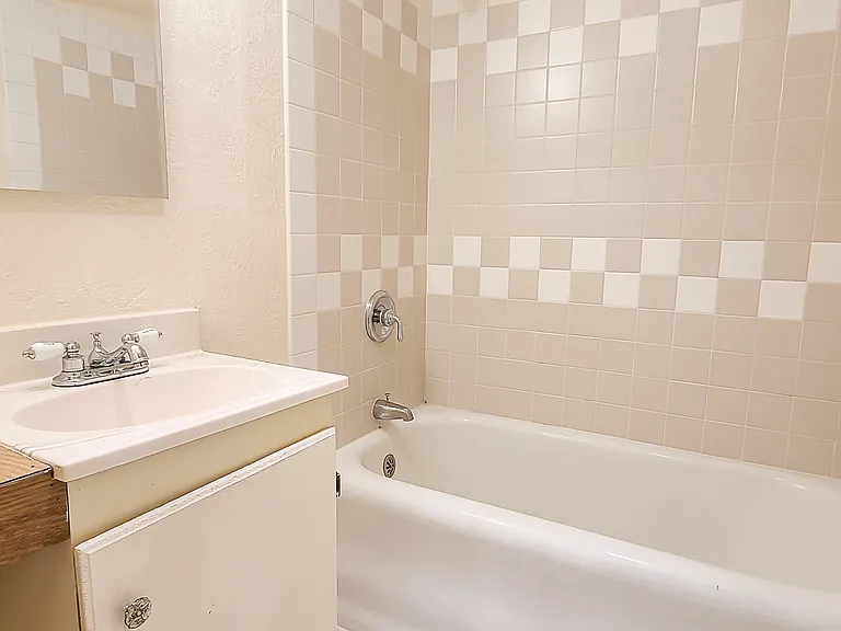 Rena Villa - Portland Oregon - One Bedroom - Bathroom