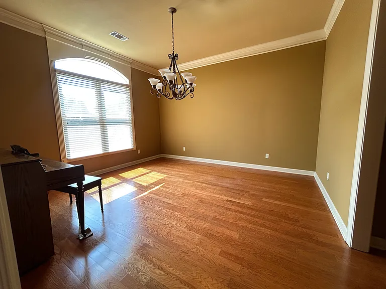115 Noyant Dr — Photo 32