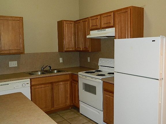 3rd image of 3613 Vanguard Dr