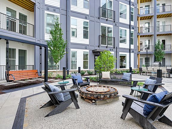The Retreat - Firepit and Swing Seating