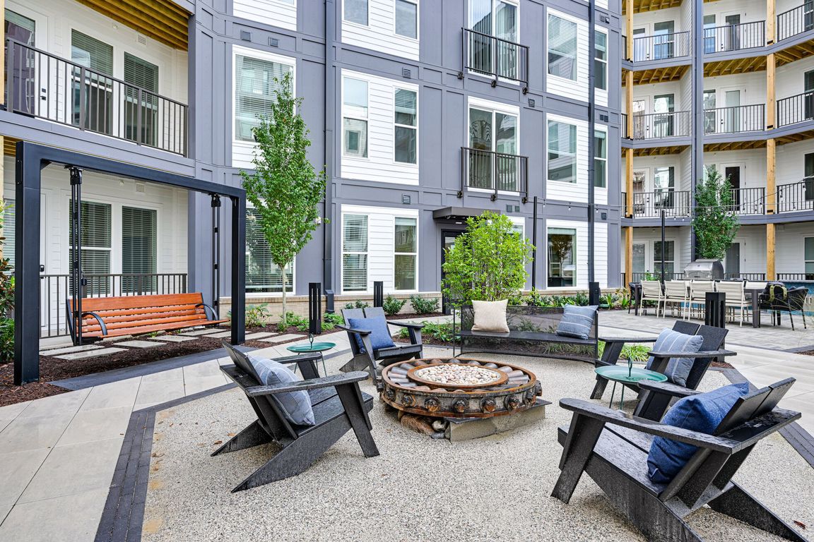 The Retreat - Firepit and Swing Seating