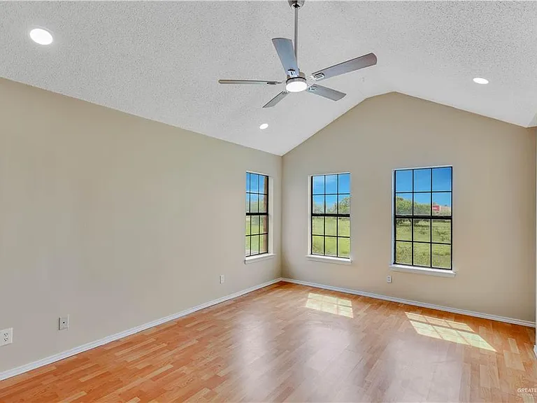 3209 Black Oak Ln — Photo 18