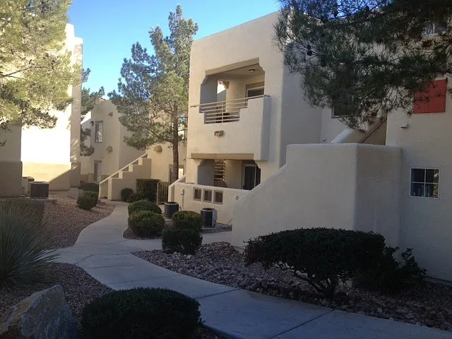 1900 Villa Palms Ct #103 — Photo 2