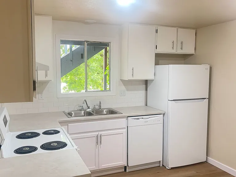 340 NW Heard St — Photo 20
