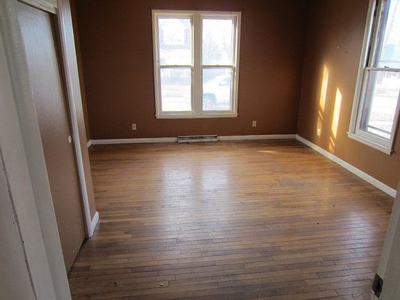 5th image of 1303 E Scott St