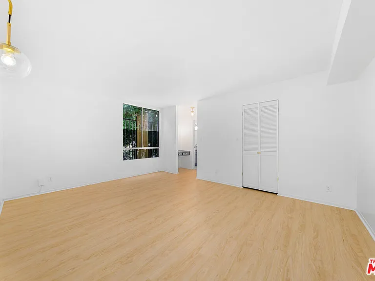 406 N Oakhurst Dr #105 — Photo 14