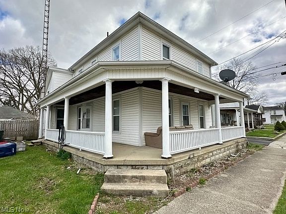 3rd image of 219 Gordon St