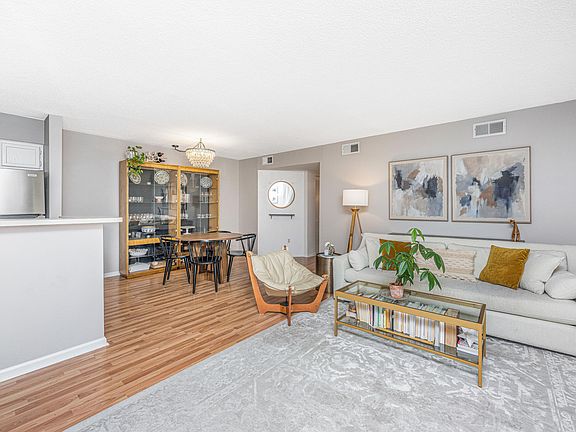 5th image of 1054 Anna Knapp Blvd APT 4G