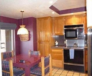 5th image of 230 W Laurel St Unit 903