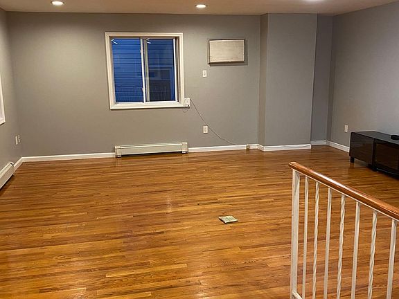 2nd image of 16106 65th Ave Floor 2
