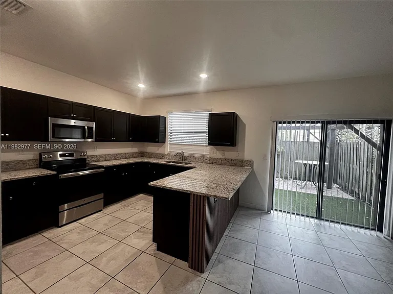 11989 SW 150th Pl — Photo 2