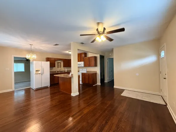 45 Central Park Dr, Brownsville, TX 78520