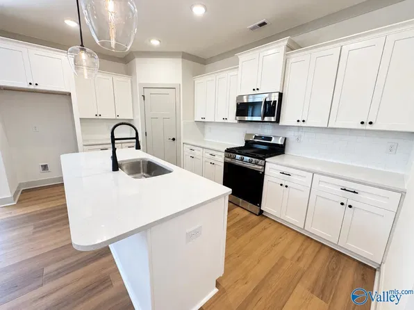 1050 Maplehurst St, Decatur, AL 35603