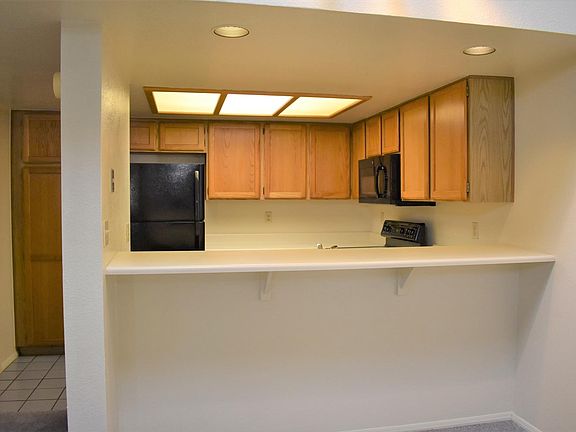 4th image of 17 E Waltann Ln
