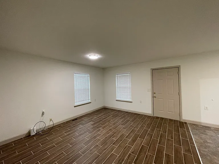 950 Smith St SW — Photo 6