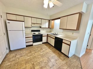 87 Manley Rd APT 33, Auburn, ME 04210