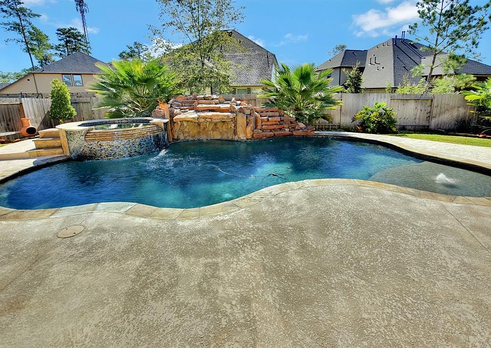 1st image of 215 Gaillardia Ct