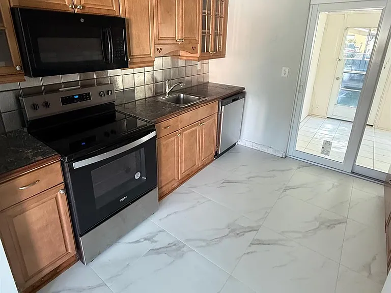3052 NE 2nd Ter #A — Photo 2