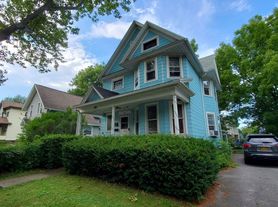 86 Glendale Park, Up