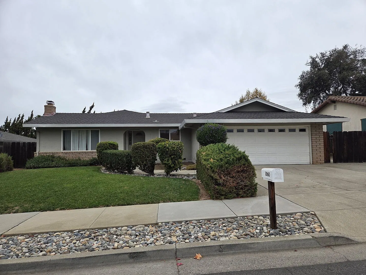3 Bed / 2 Bath Home in Hollister with New Flooring and Paint Throughout — Photo 2