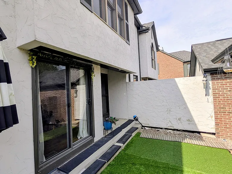 Front private patio