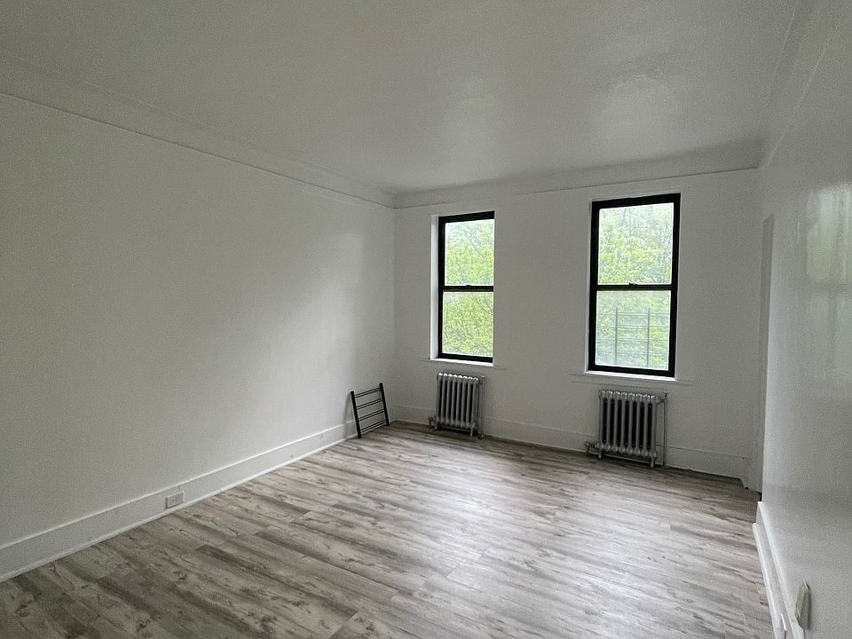 2nd image of 45 E Mosholu Pkwy N APT 3