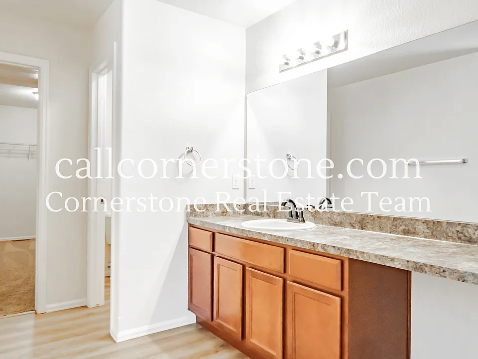 2138 Phillips Aly