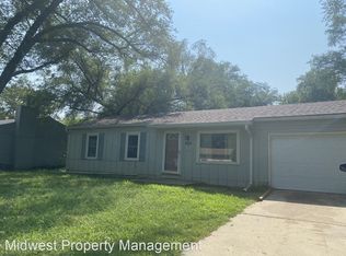 2009 Maple Ln, Lawrence, KS 66046