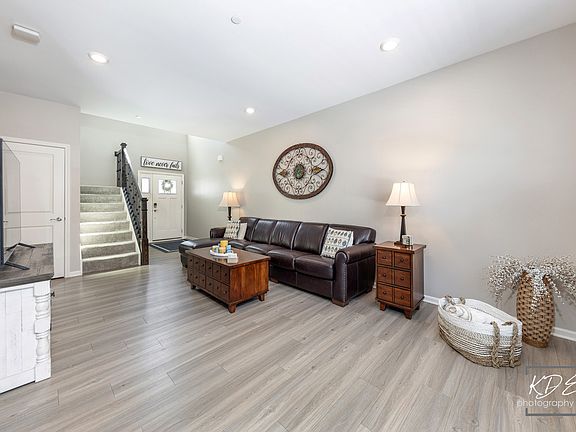 5th image of 1115 Goldfinch Ave
