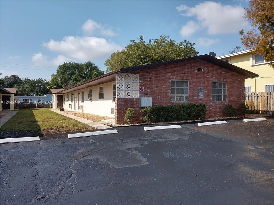 148 NW 40th Ct #1
